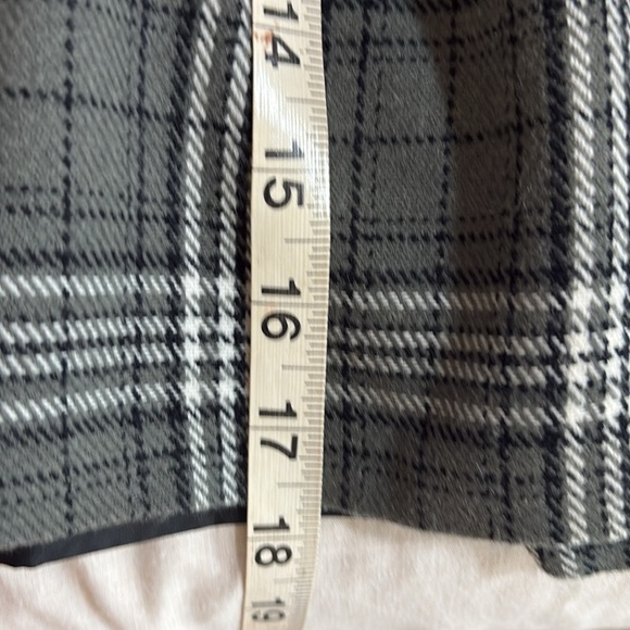 Ann Taylor Grey Plaid A-Line Skirt Size 8 - Picture 6 of 7